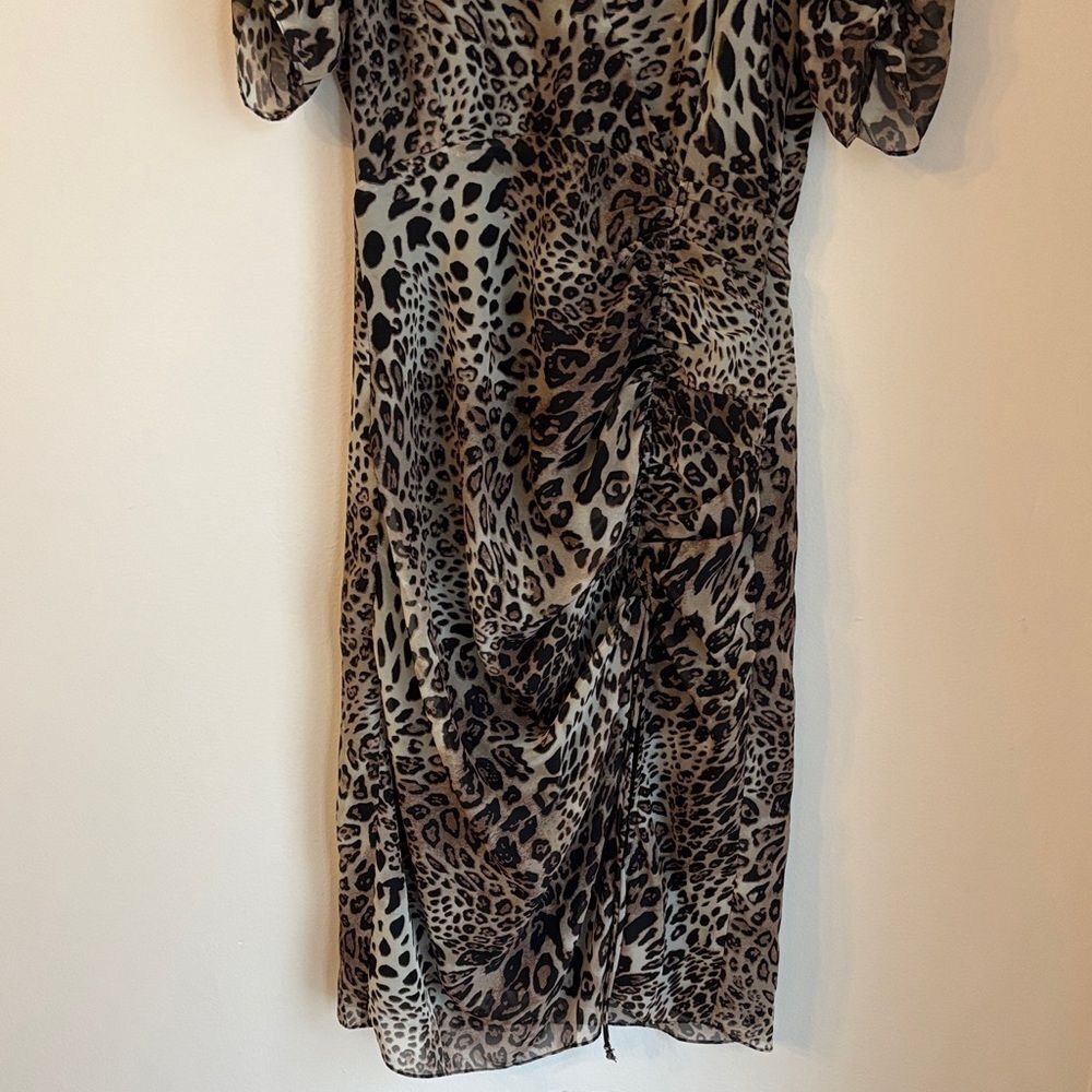 ASTR the label cheetah Animal Print ruched Midi short sleeve womens Dress M EUC - Picture 4 of 13